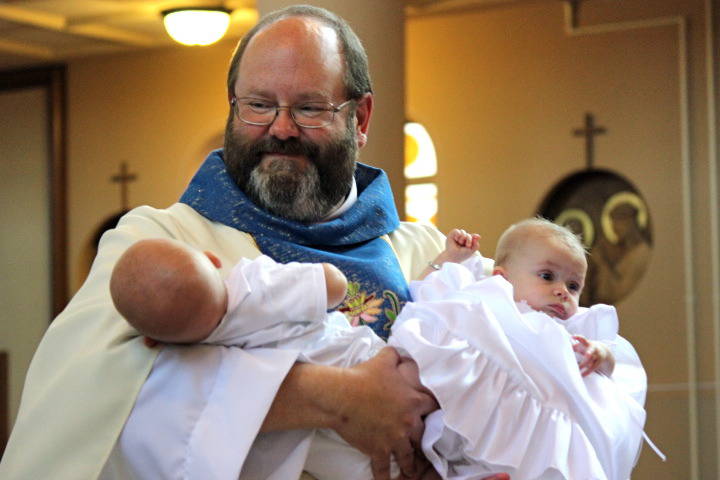 Fr. Scott presenting Minford and Armbruster babies